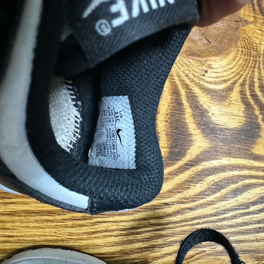 Nikes - Picture 4 of 5